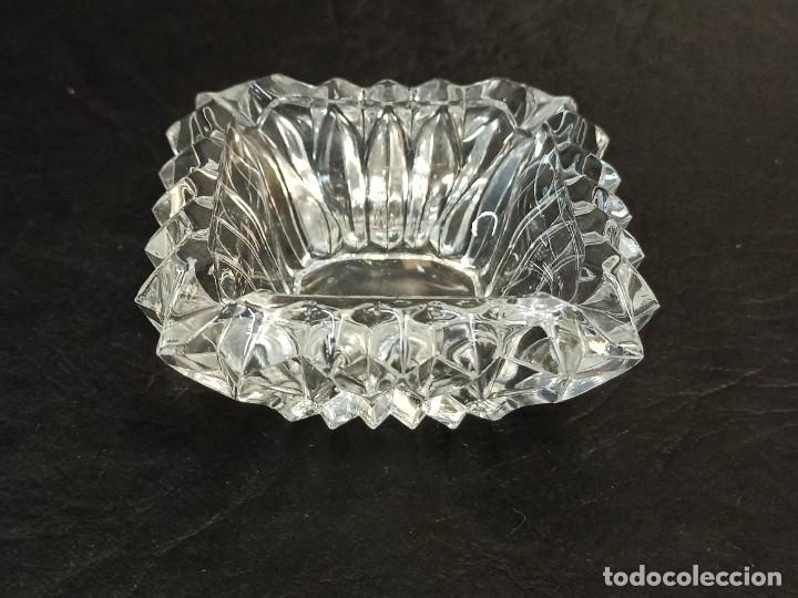 Ashtrays: Peque&ntilde;o cenicero cristal tallado. C31