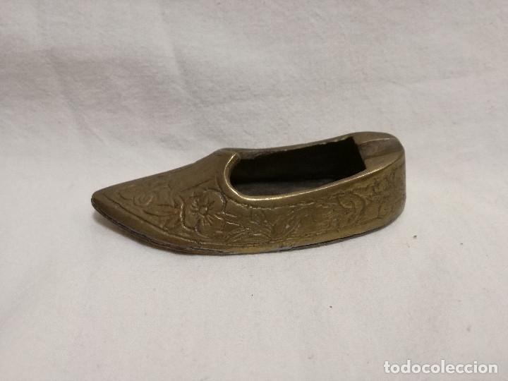 Ashtrays: ANTIGUO CENICERO DE BRONCE / LARON EN FORMA DE ZAPATO