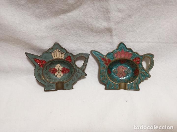 Ashtrays: ANTIGUA PAREJA CENICERO DE BRONCE / LARON ESMALTADO EN FORMA DE TETERA