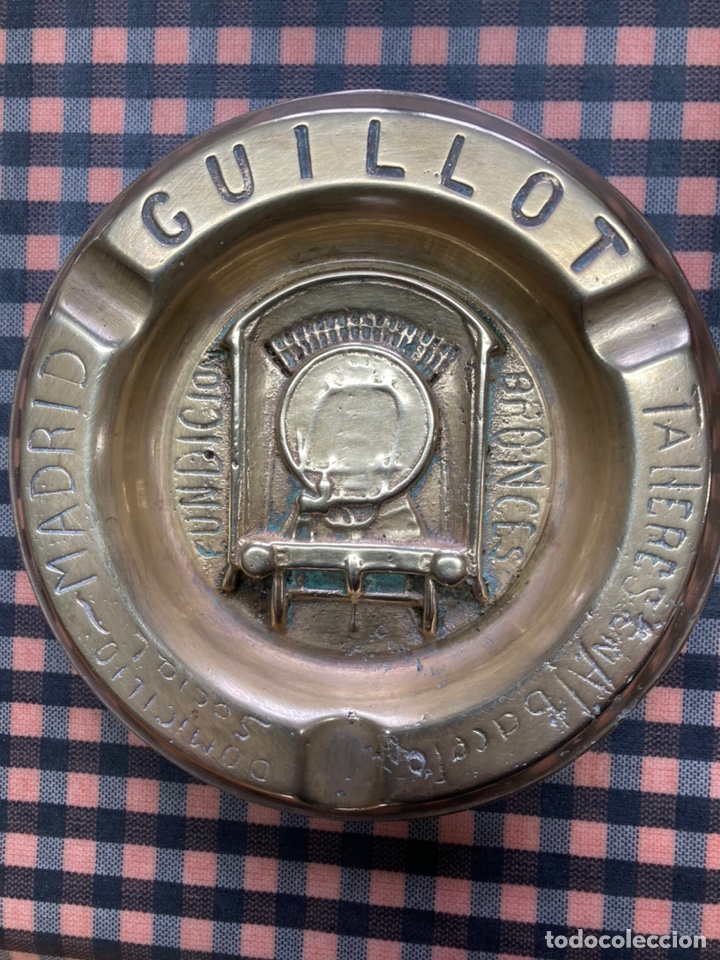 Aschenbecher: Cenicero de bronce Fundici&oacute;n Guillot