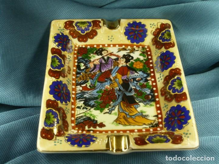 Aschenbecher: Cenicero chino cer&aacute;mica esmaltada. Dama bailando. Chinese ceramic ashtray. Lady dancing.