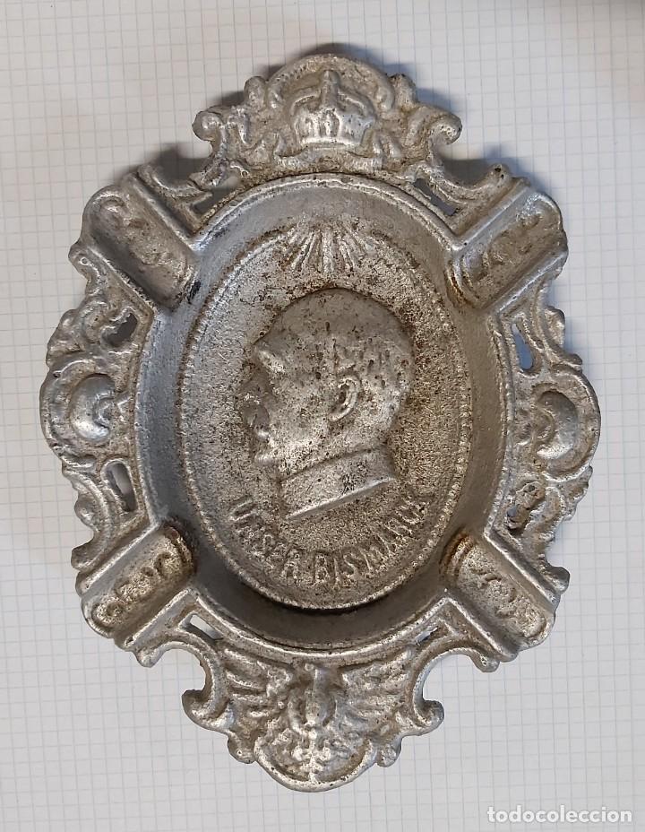 Ashtrays: Cenicero de aluminio de fundici&oacute;n, busto de UNSER BISMARCK