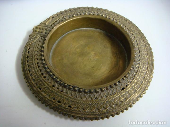 Ashtrays: CENICERO ANTIGUO EN LATON (&)