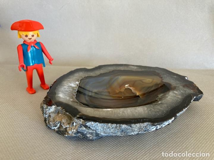 Ashtrays: Cenicero en mineral de &aacute;gata pulida, 2,5 x 12 x 14 cm aprox, 535 gr., 1970s