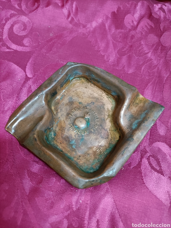 Ceniceros: Cenicero de cobre. F&aacute;brica de artiller&iacute;a de Sevilla. 10 x 20 cms