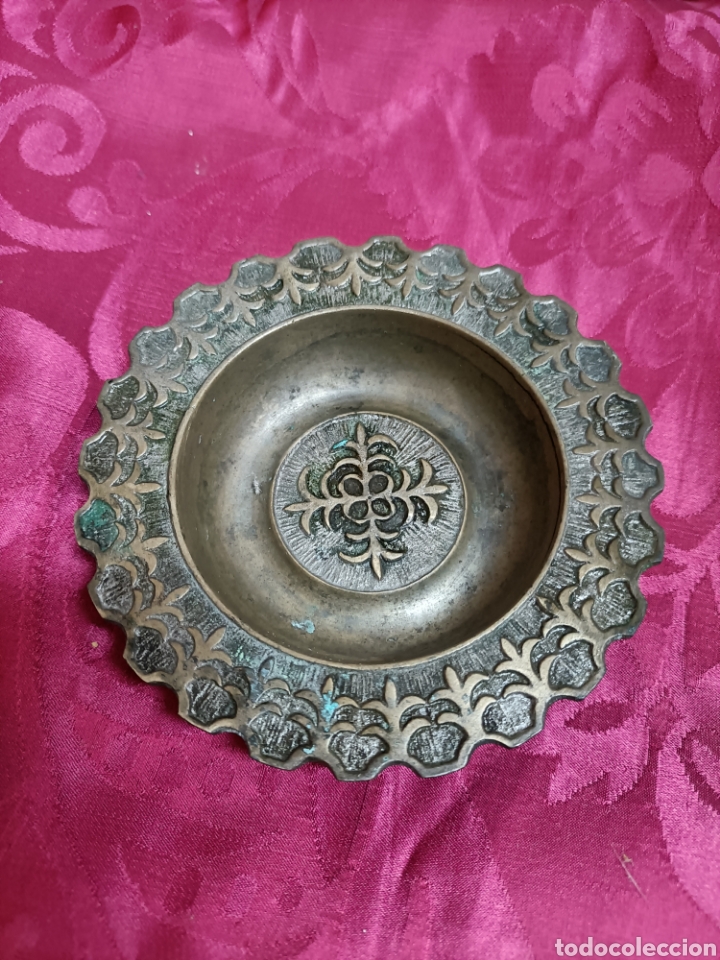 Ceniceros: Bonito cenicero. 11 cms &empty;