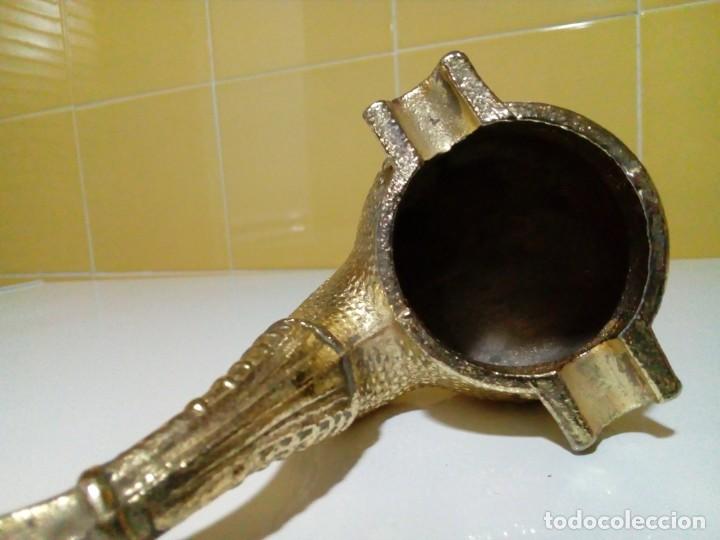 Ceniceros: cenicero de bronce en forma de pipa y cabeza tallada de leon - Foto 3