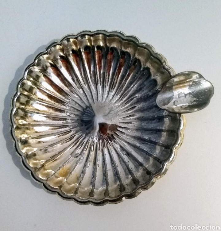 Ashtrays: Cenicero plateado agallonado
