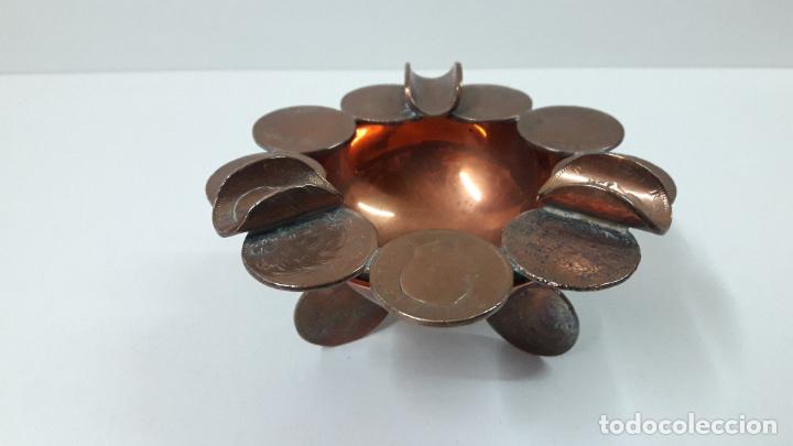 Ceniceros: CURIOSO CENICERO . REALIZADO CON MONEDAS . - Foto 1