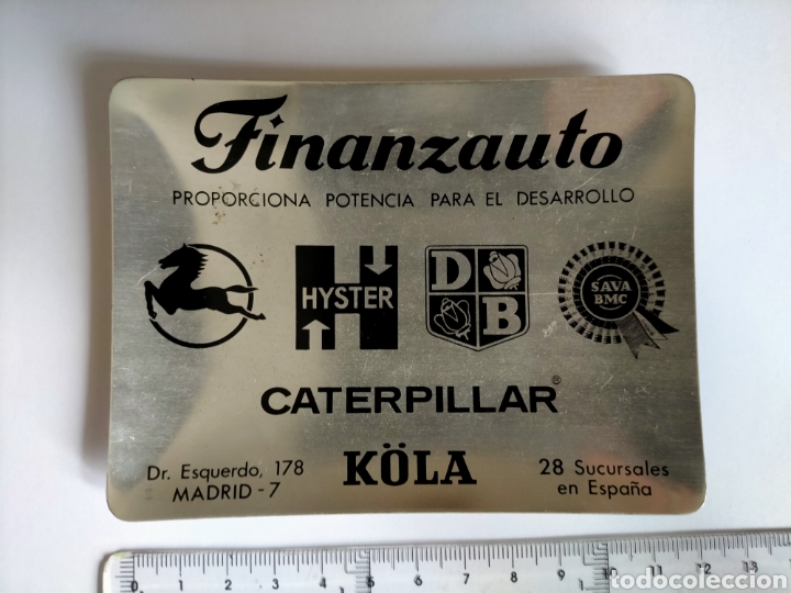 Cendriers: Cenicero - Tarjetero publicitario de aluminio FINANZAUTO Madrid Caterpillar K&ouml;la Hyster