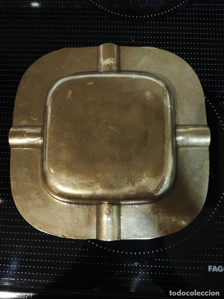 Ceniceros: C 4- Antiguo cenicero de bronce sin usar. - Foto 2