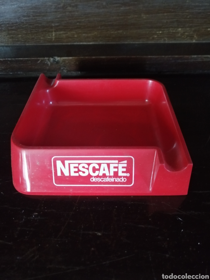 Ceniceros: Cenicero nescafe descafeinado rojo
