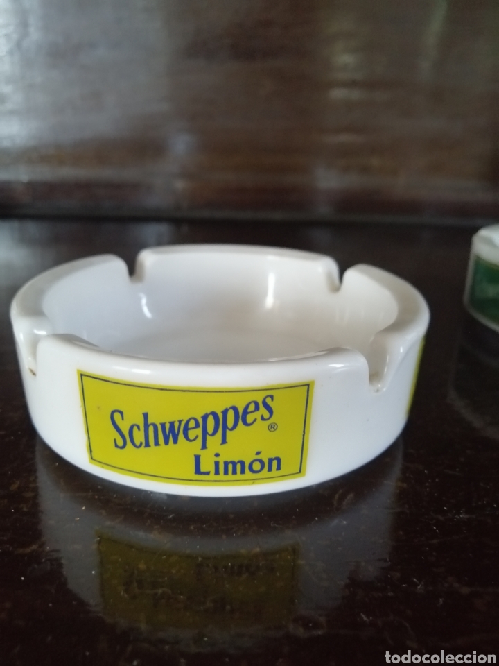 Ceniceros: Cenicero schweppes amarillo
