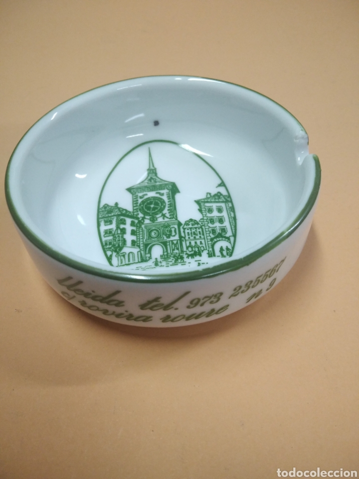 Cinzeiros: Cenicero de porcelana Xalet Su&iacute;s Lleida Isard de Valls