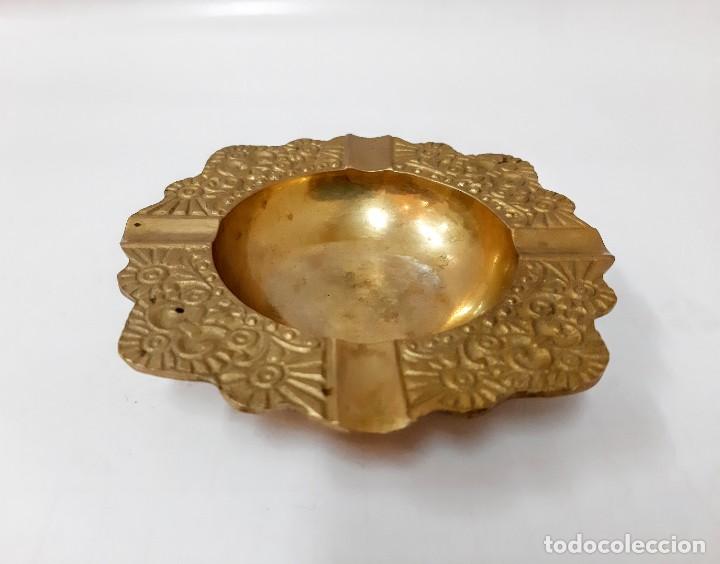 Ceniceros: Cenicero de lat&oacute;n vintage - Foto 1