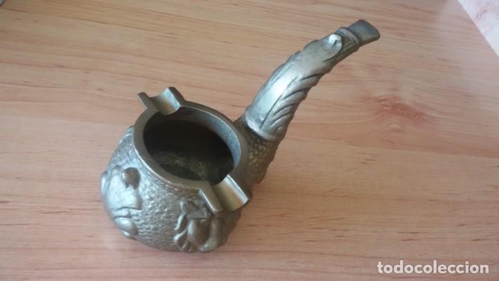 Ceniceros: Cenicero de bronce en forma de pipa con caras de le&oacute;n. - Foto 2