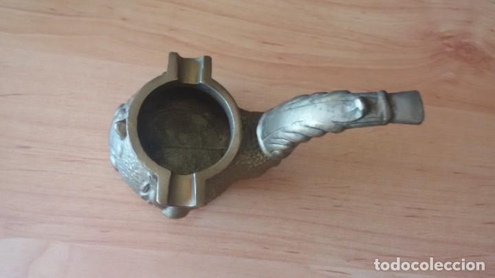 Ceniceros: Cenicero de bronce en forma de pipa con caras de le&oacute;n. - Foto 3