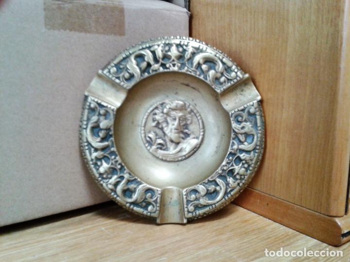 Aschenbecher: Cenicero de bronce con motivo mitol&oacute;gico. a&ntilde;os 50