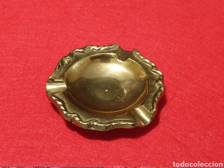 Ceniceros: Antiguo cenicero de bronce 7x7 cm