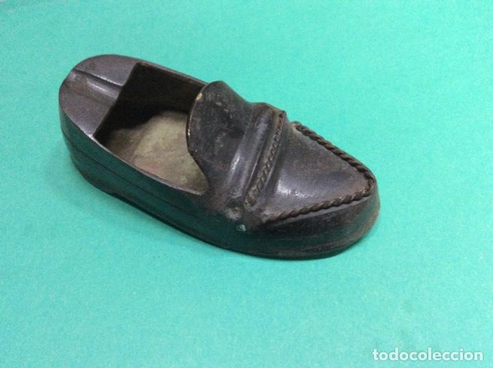 Ceniceros: Zapato en bronce uso de cenicero - Foto 1