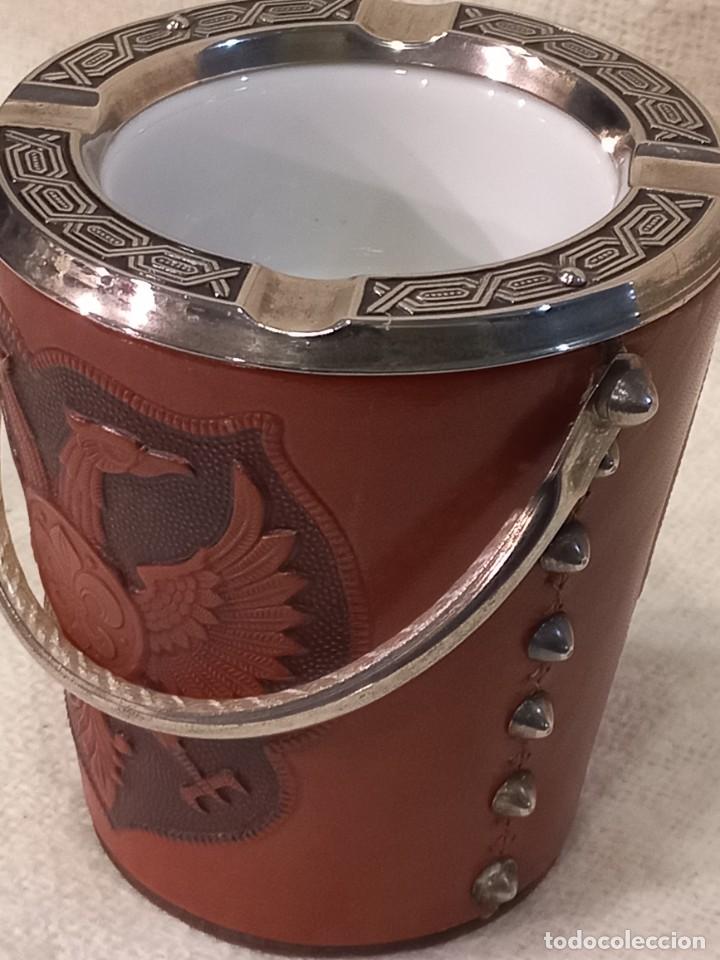 Ashtrays: CENICERO ( CUBO - PIEL )