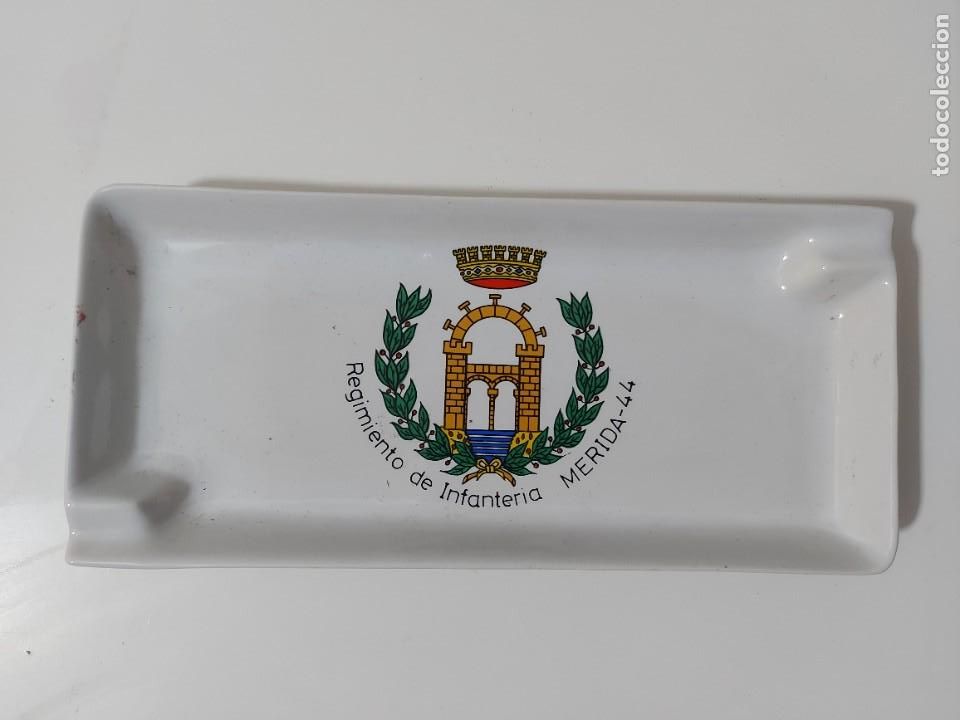 Ashtrays: ANTIGUO Y BONITO CENICERO EN CERAMICA - REGIMIENTO DE INFANTERIA MERIDA 44 - 22 x 11 CM - EN PERFECT