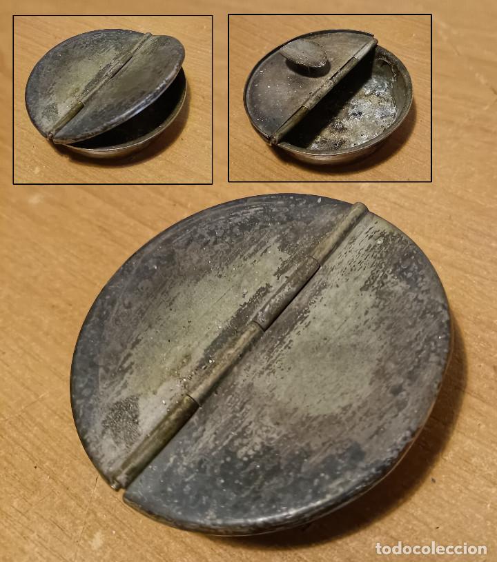 Ceniceros: cenicero de bolsillo de lat&oacute;n. Cenicero de viaje