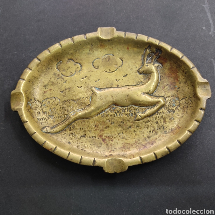 Cendriers: BELLO TARJETERO CENICERO EN BRONCE MACIZO CON RELIEVE CAZA MAYOR CIERVO CACERIA