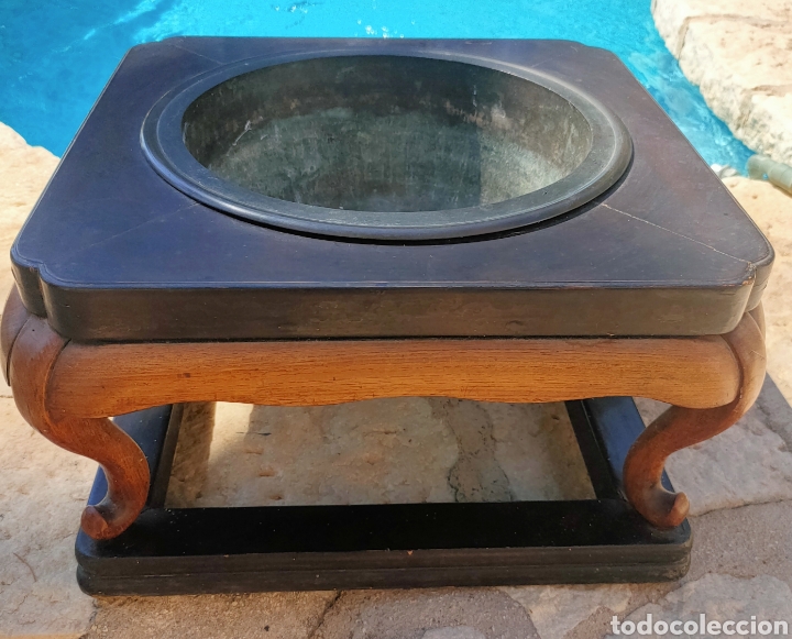 Ceniceros: Brasero japon&eacute;s de madera palusandro lacada de y un recipiente quemador de metal