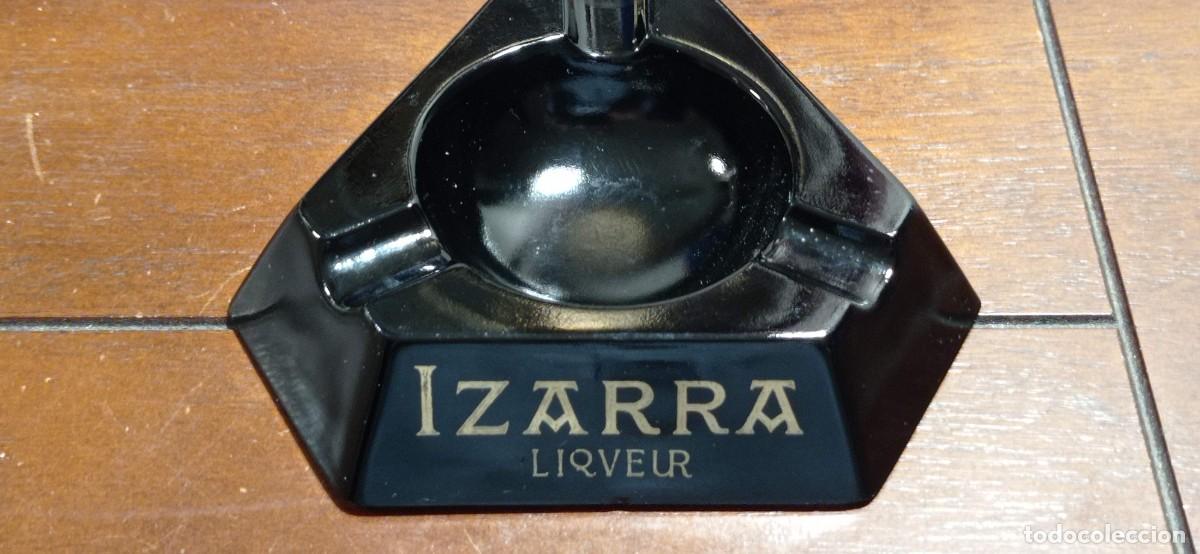 Ashtrays: Cenicero Izarra Liqueur raro en este color Ancien Cendrier Publicitaire IZARRA Liqueur Opal FRANCE