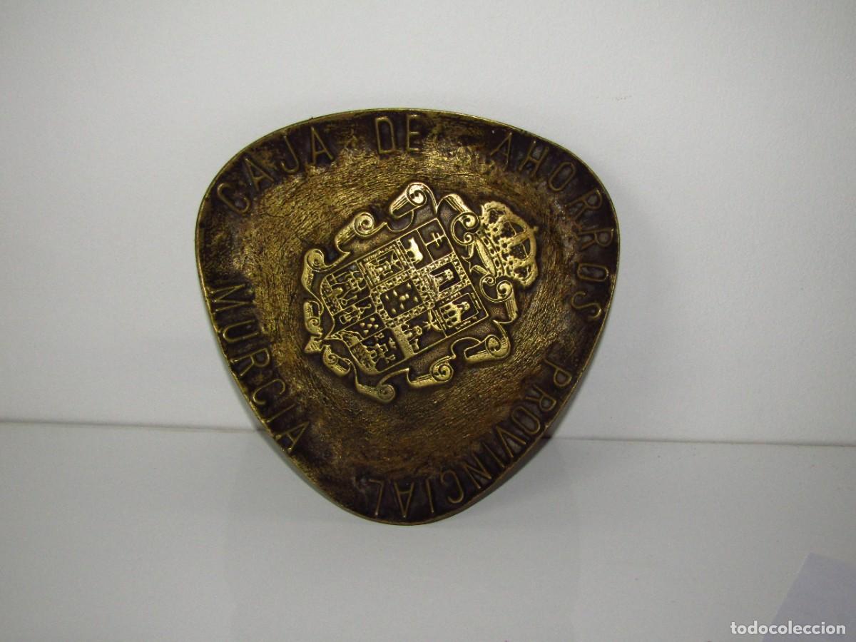 Cendriers: Gran cenicero de bronce Caja de Ahorros Provincial de Murcia. 20,2x21cm