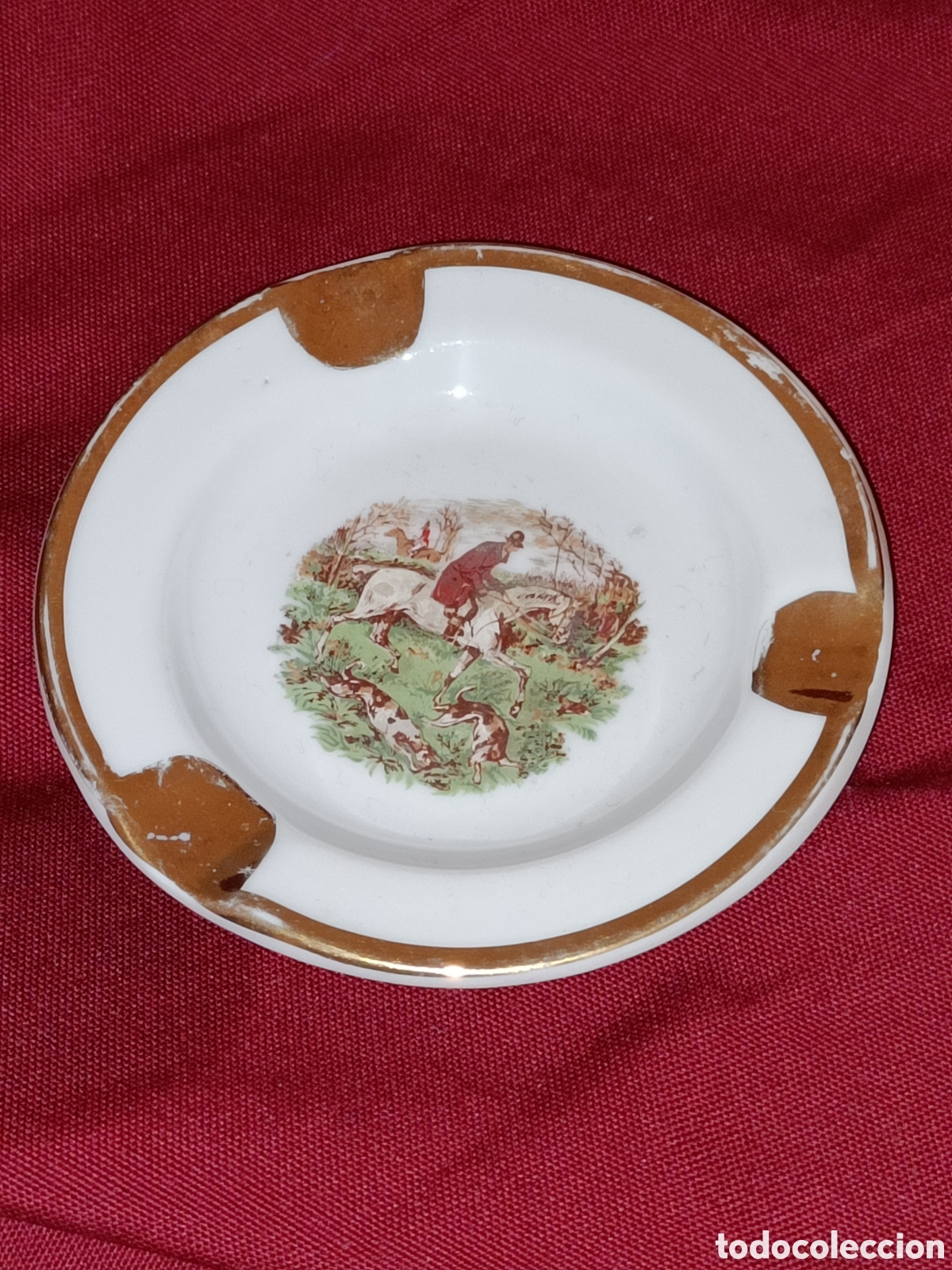 Cendriers: Peque&ntilde;o cenicero porcelana. Escena de caza. 9 cms&empty;