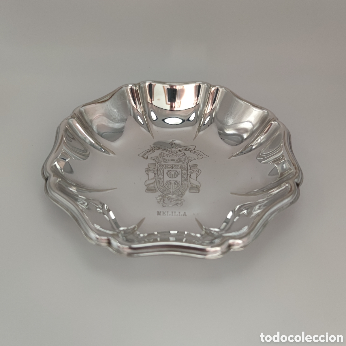 Aschenbecher: Cenicero de Alpadur con escudo de Melilla