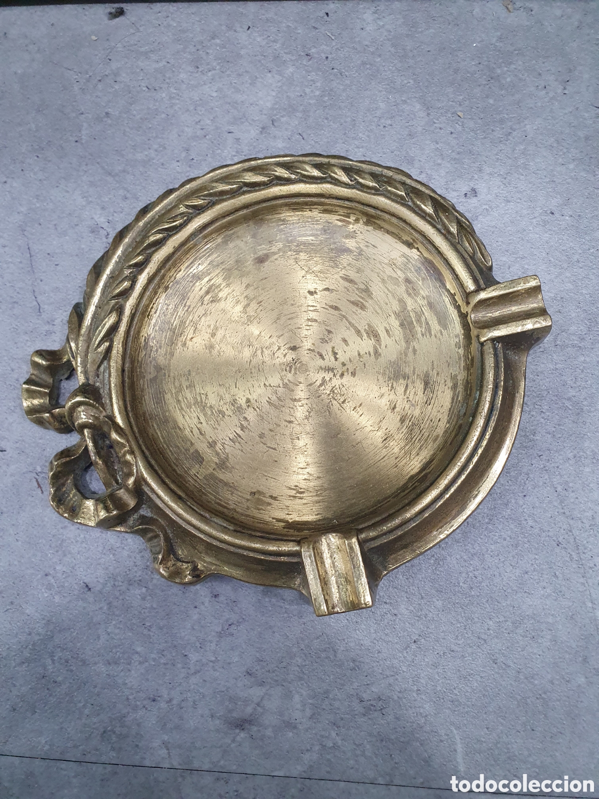 Ceniceros: Cenicero bronce. (L29)