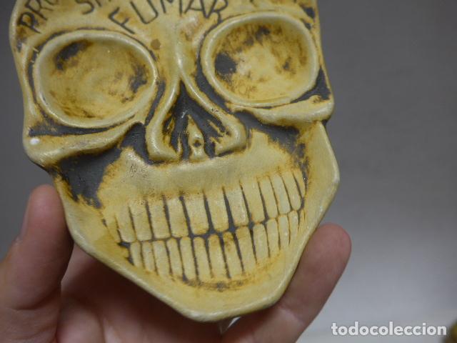 Ceniceros: Antiguo cenicero marcado de ESPIRITUS MALIGNOS, calavera, de risa, comico. - Foto 3