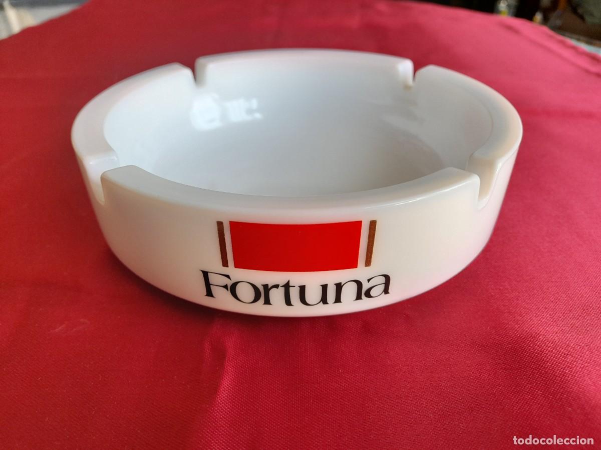 Ceniceros: Cenicero de opalina de la marca fortuna - Foto 1