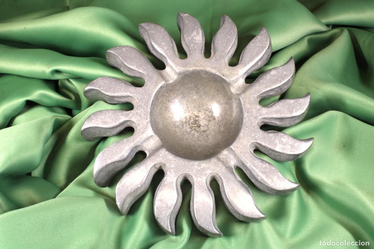 Ashtrays: Cenicero sol vintage. Vintage sun ashtray. Zamak. S.XX