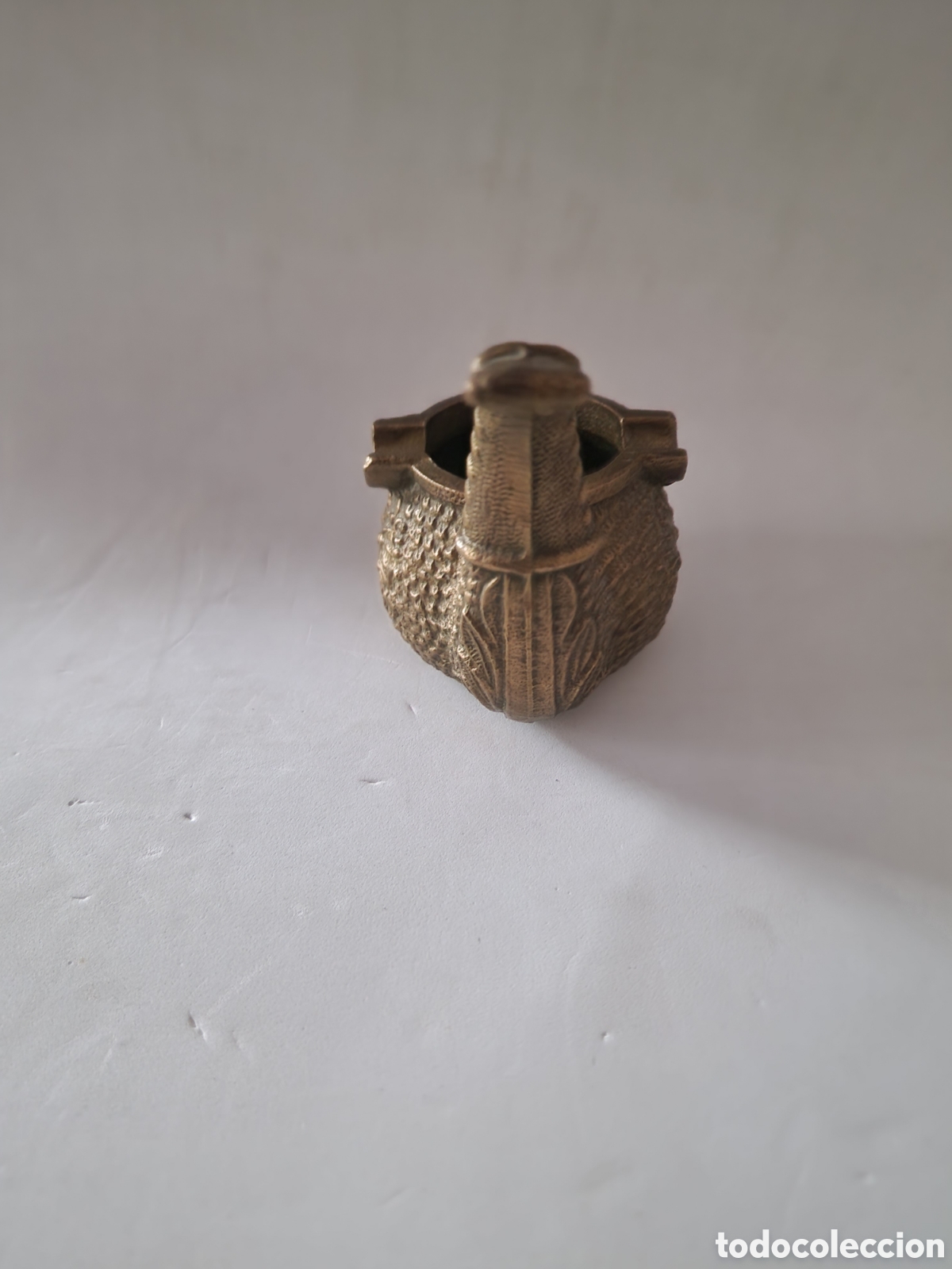 Ashtrays: Cenicero de bronce