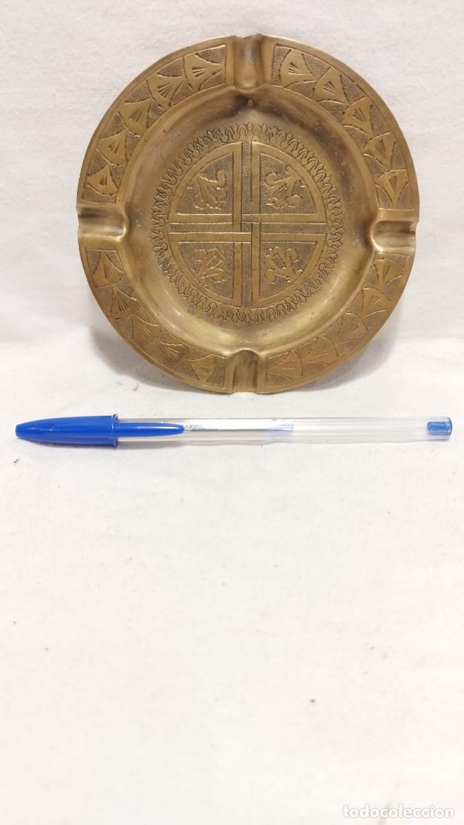 Ashtrays: Antiguo cenicero de metal,Bronce a identificar
