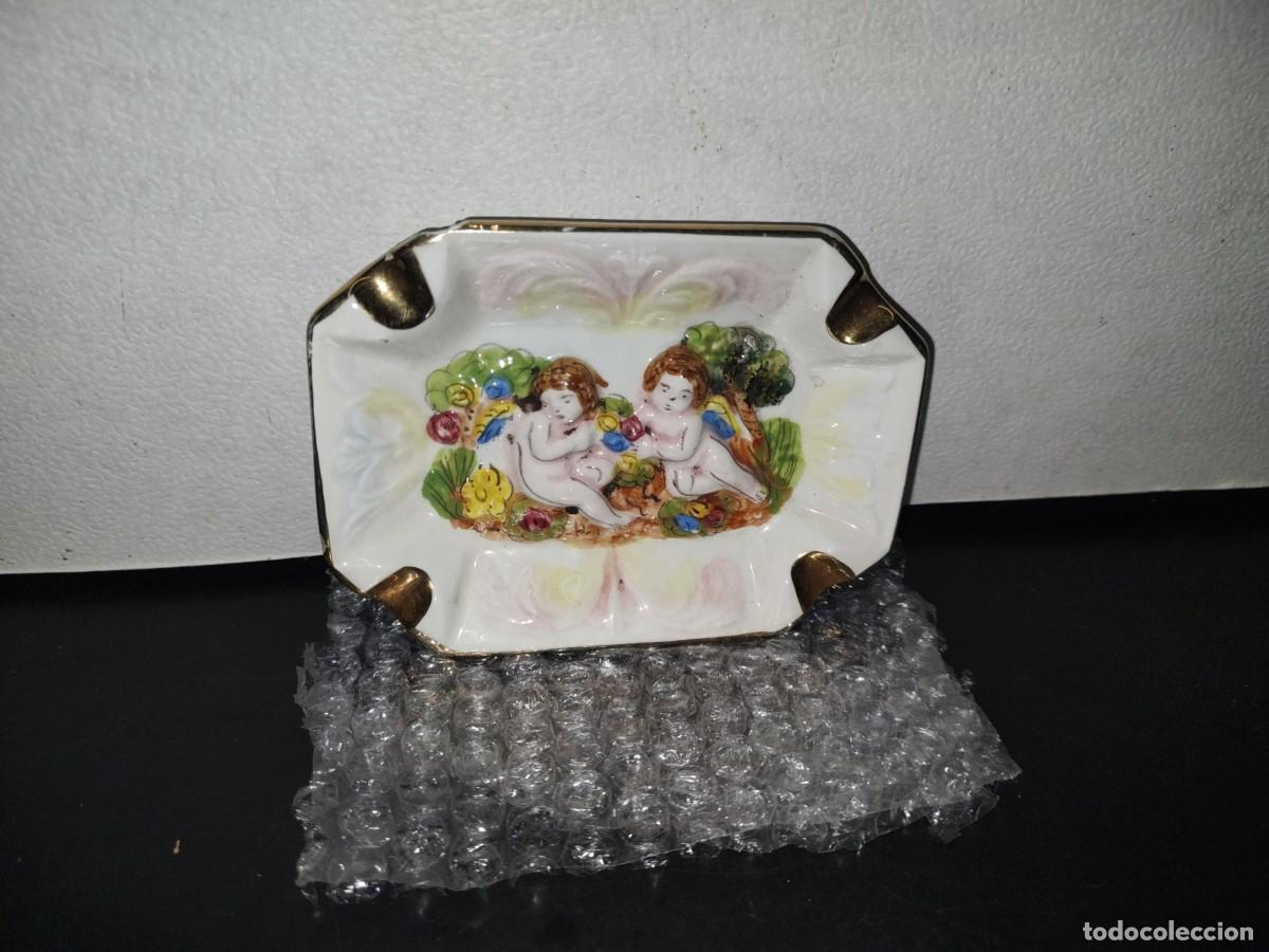 Ashtrays: A4- PIEZA DE CER&Aacute;MICA. CENICERO CON &Aacute;NGELES EN RELIEVE RECOGIENDO FLORES. R. CAPODIMONTE, ITALY 80'S