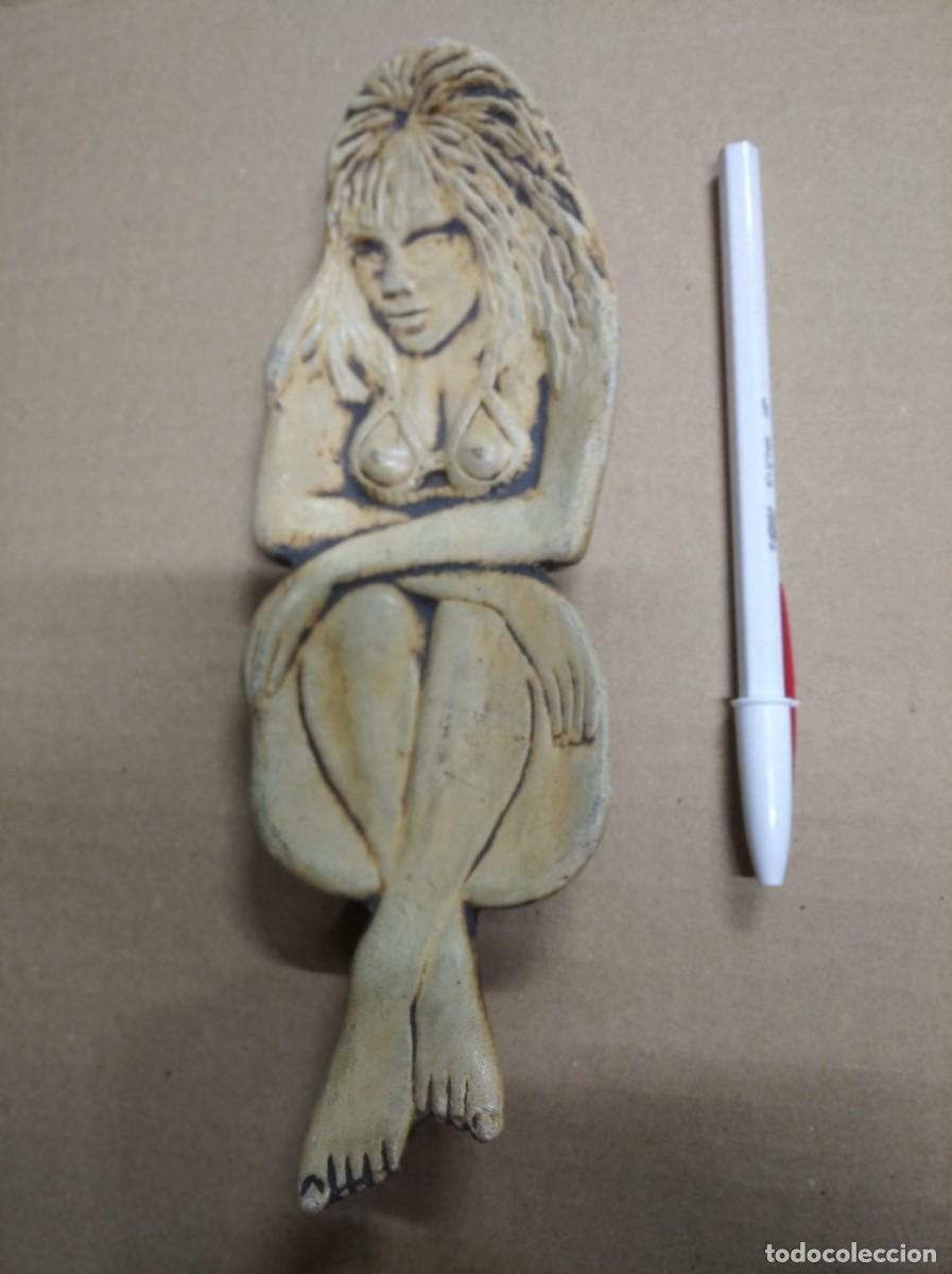 Cendriers: ANTIGUO CENICERO EN TERRACOTA PATINADA, MUJER EN BIKINI, A&Ntilde;OS 70, EROTICO