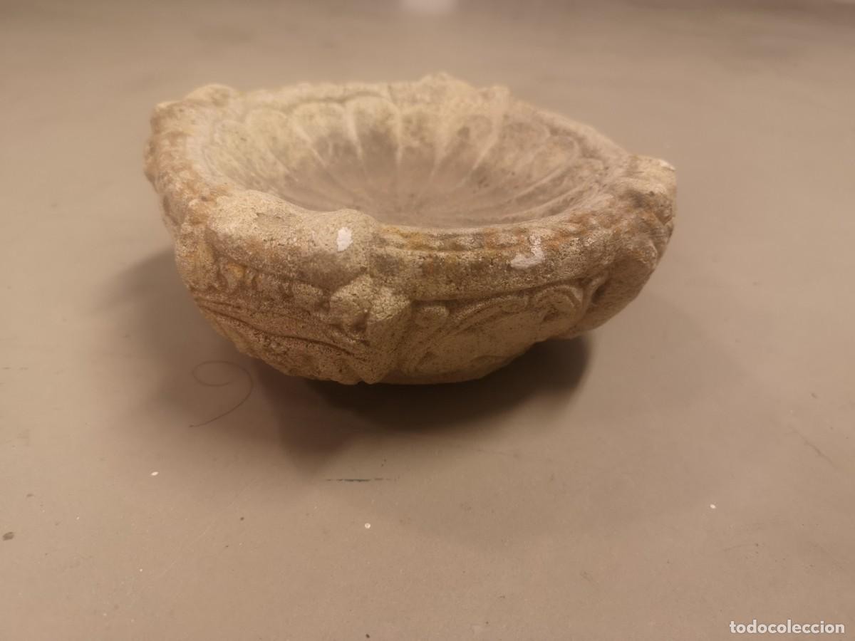Ceniceros: cenicero de piedra