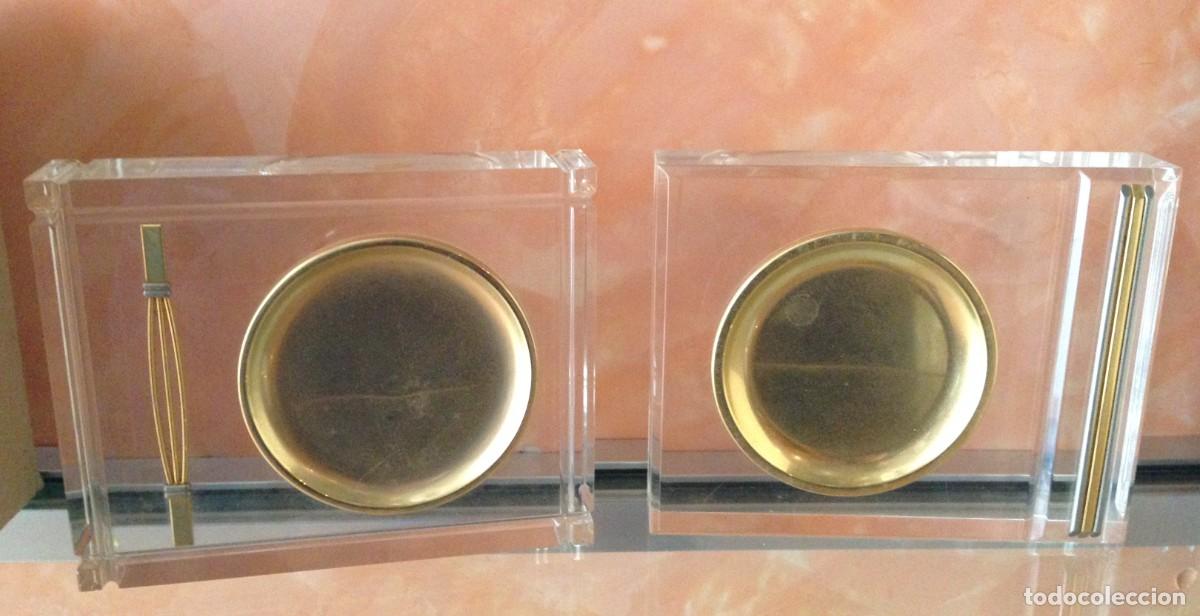 Ashtrays: Pareja ceniceros de metacrilato con detalles dorados