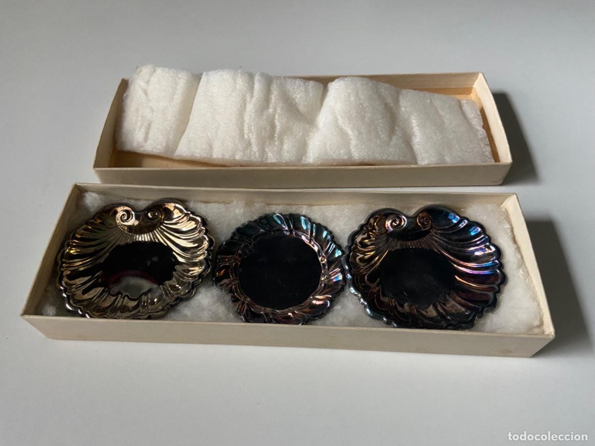 Ashtrays: C-210-8. Johnson Bros LTD Nassau Bahamas dos conchas y un platillo.
