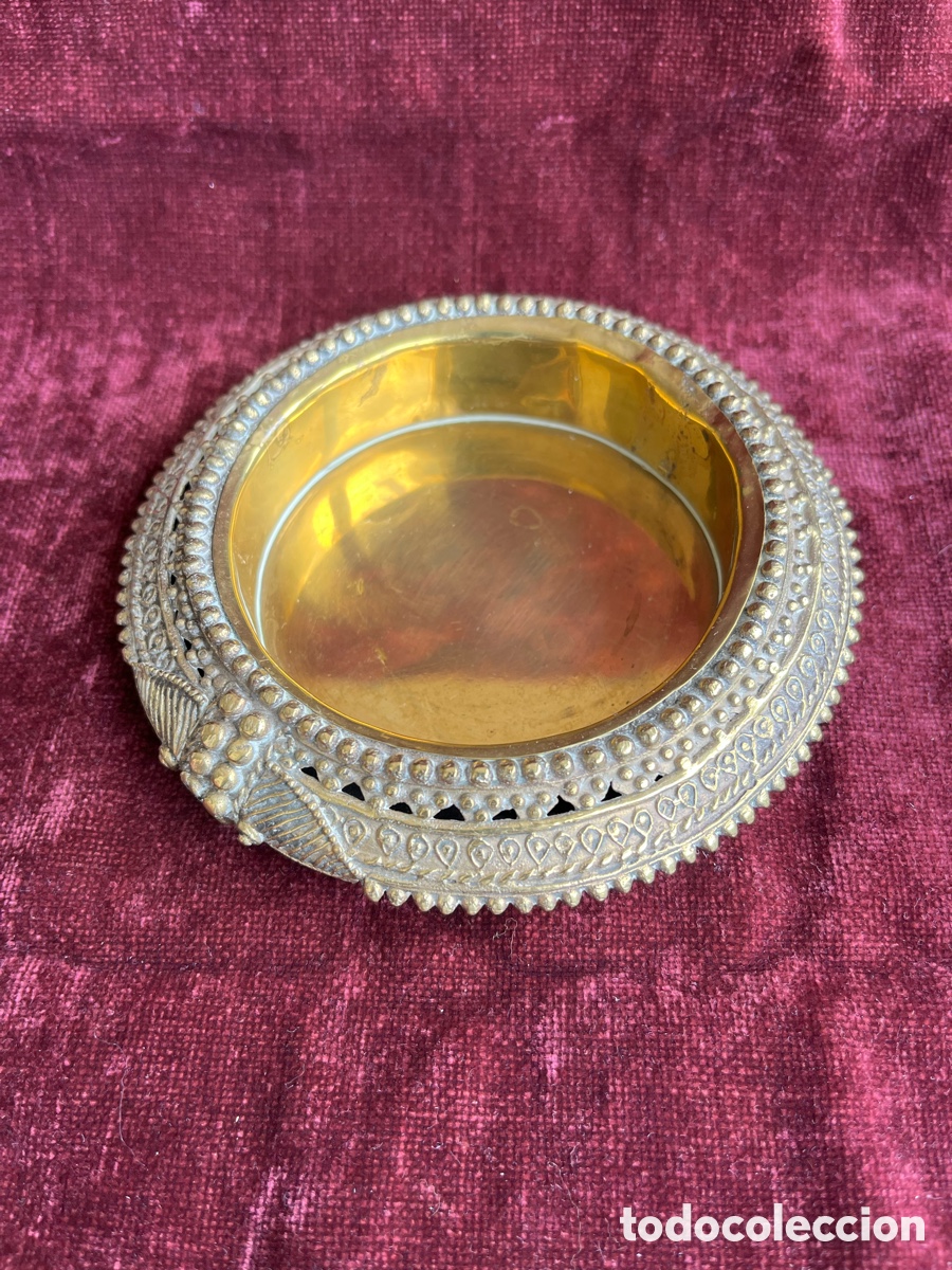 Ashtrays: Cenicero brazalete de la India