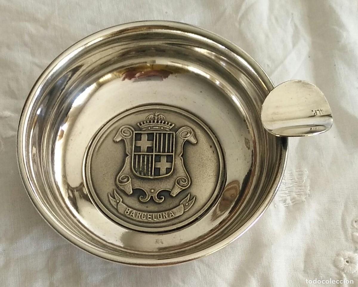 Ceniceros: MT20 Cenicero individual con se&ntilde;al alpaca y con escudo Barcelona - 8cm x 3cm