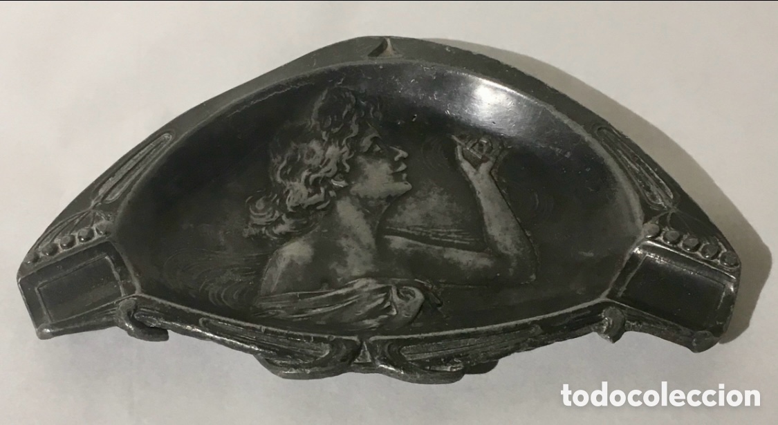 Ashtrays: Cenicero. Modernista. A&ntilde;os 20.