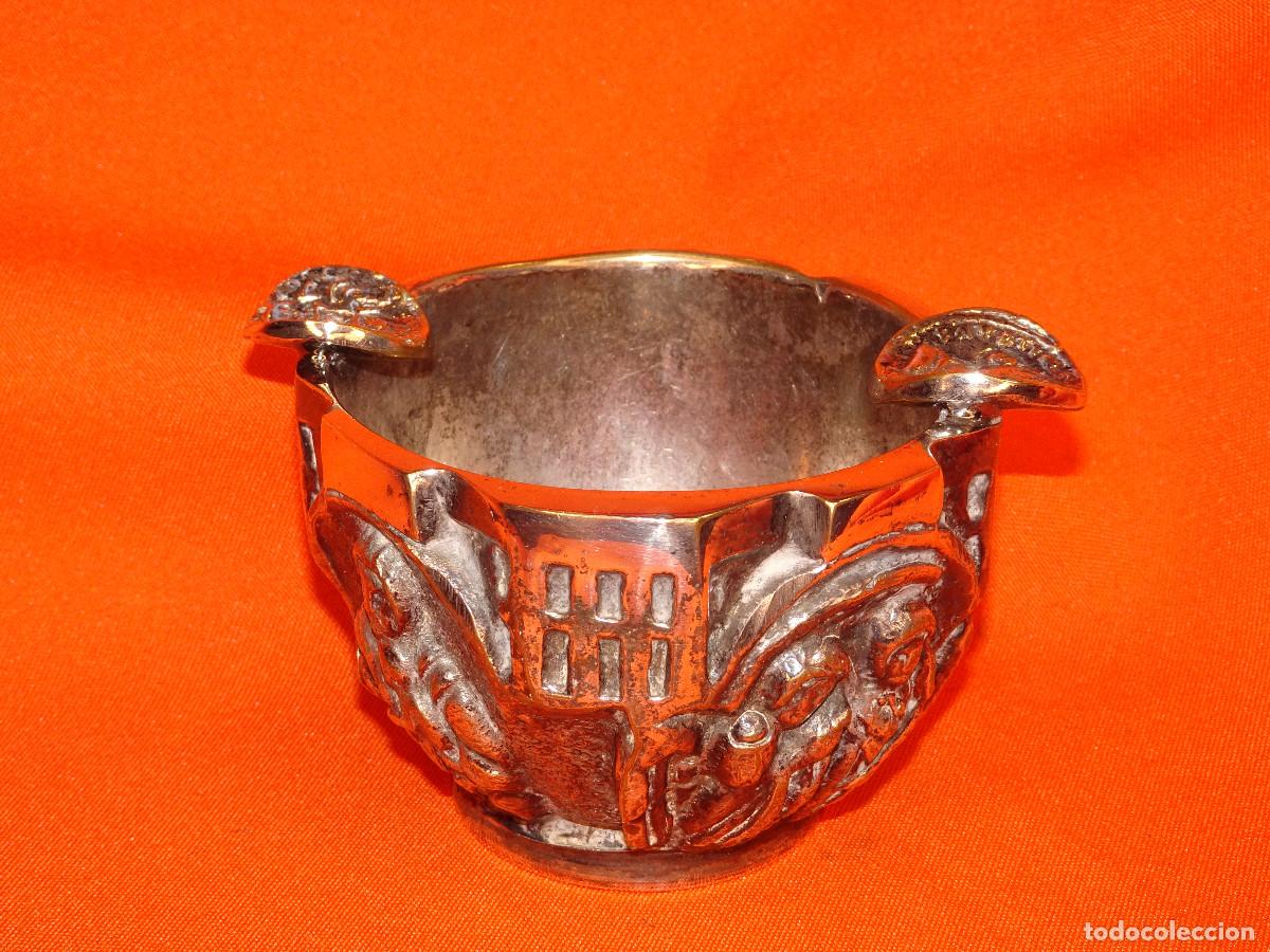 Ceniceros: Cenicero en bronce con ba&ntilde;o de plata,Valenti.