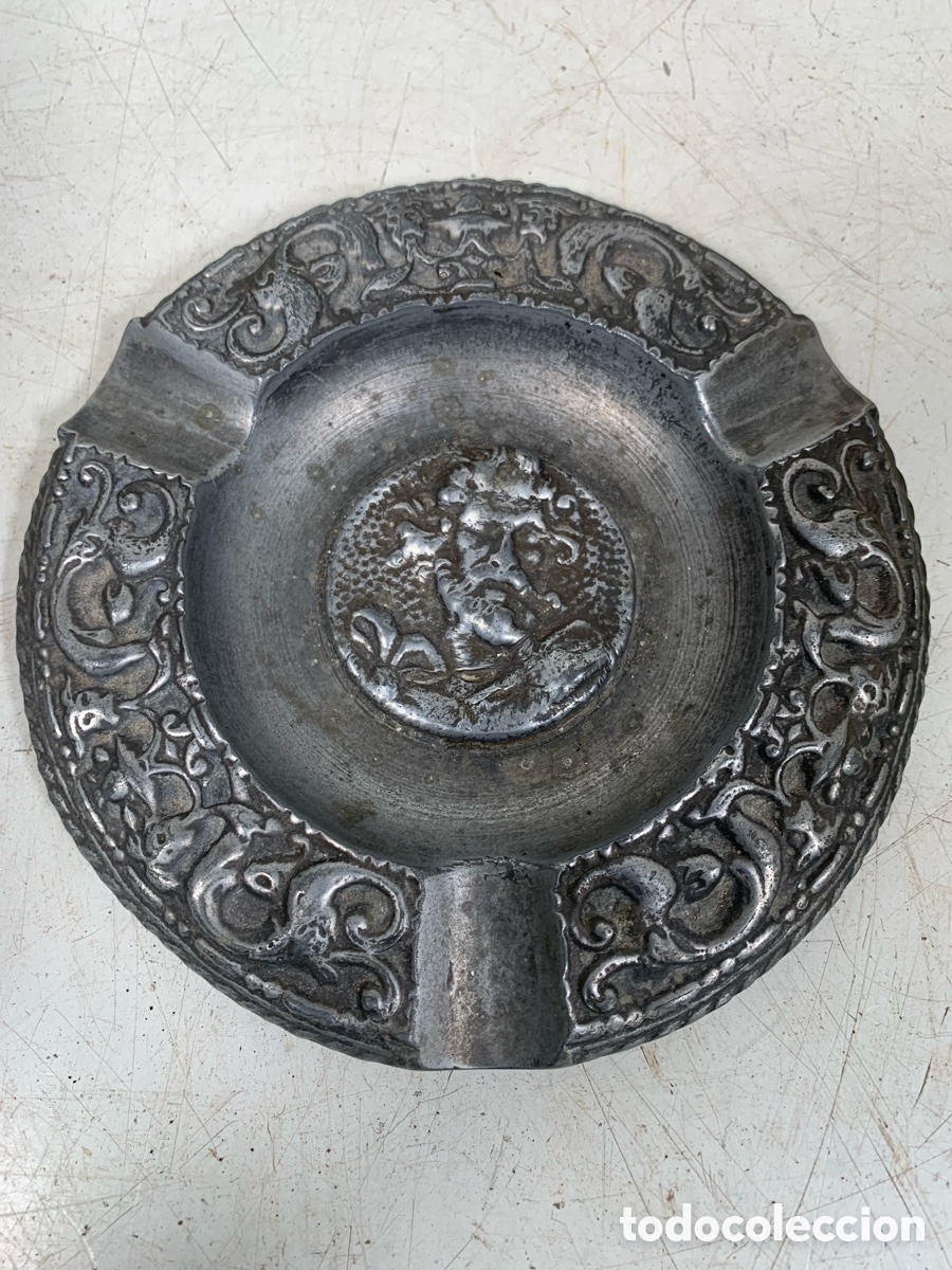 Ashtrays: 01_ Antiguo cenicero de bronce