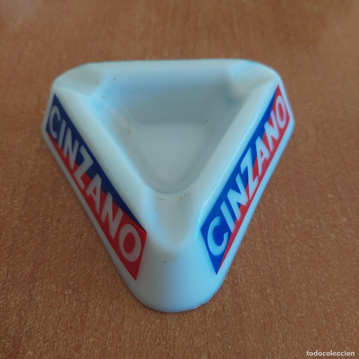 Ceniceros: Cenicero opalina cinzano - Foto 2
